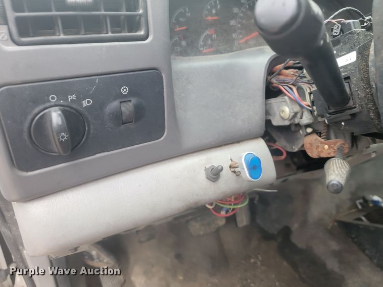 image for item MH9650 2001 Ford F450 Super Duty  bucket truck