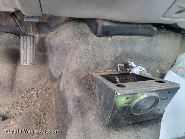 image for item MH9650 2001 Ford F450 Super Duty  bucket truck