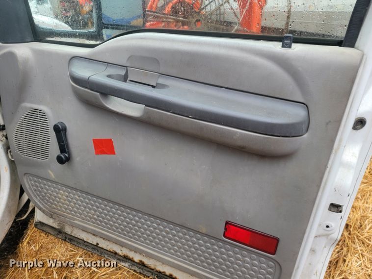 image for item MH9650 2001 Ford F450 Super Duty  bucket truck