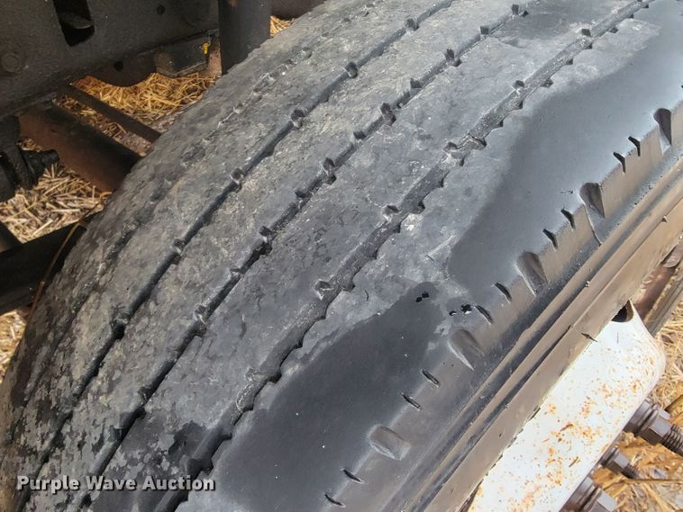 image for item MH9650 2001 Ford F450 Super Duty  bucket truck