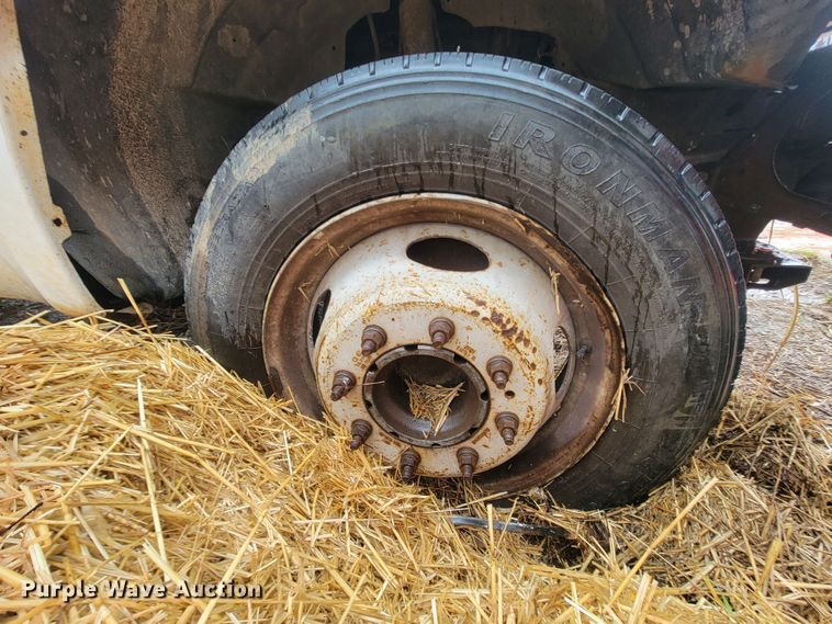 image for item MH9650 2001 Ford F450 Super Duty  bucket truck