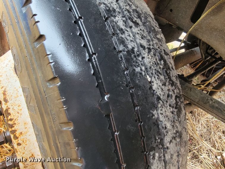 image for item MH9650 2001 Ford F450 Super Duty  bucket truck