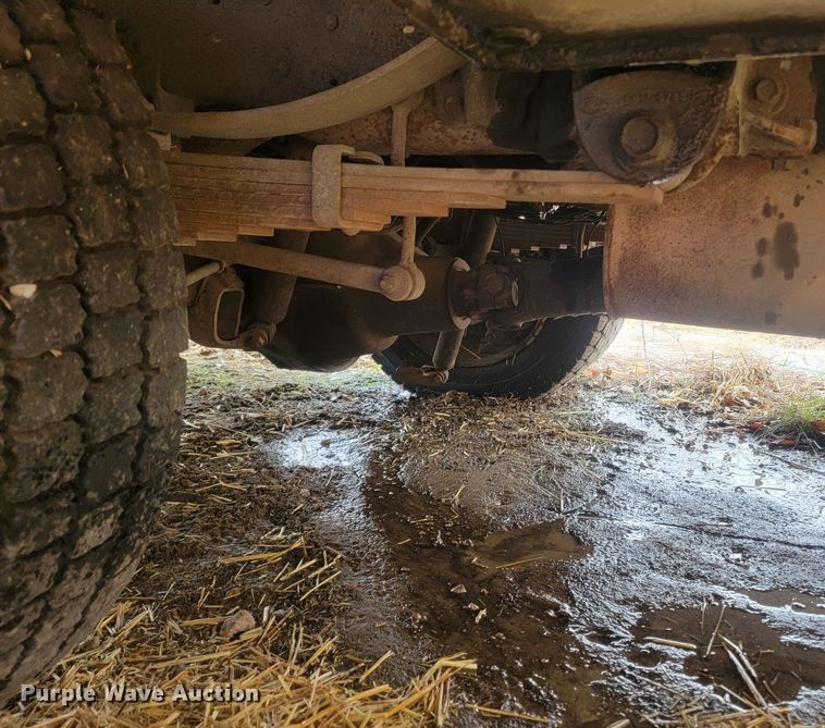 image for item MH9650 2001 Ford F450 Super Duty  bucket truck