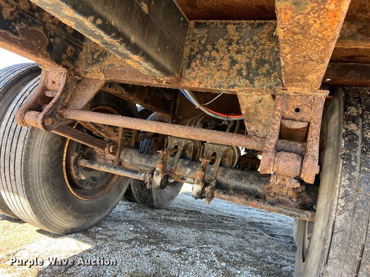 image for item MM9146 2003 Great Lakes  flatbed trailer