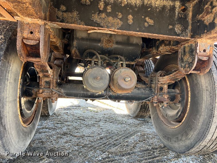 image for item MM9146 2003 Great Lakes  flatbed trailer