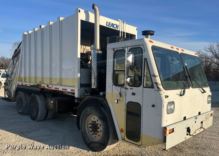 image for item MM9150 2002 Crane Carrier Low Entry  refuse truck