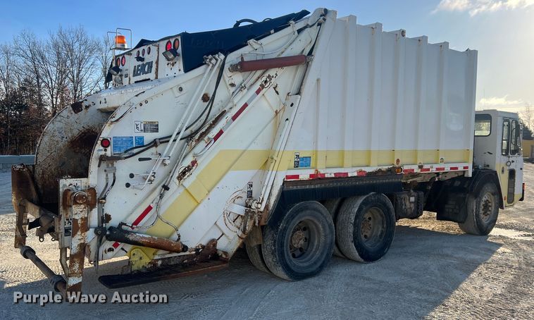 image for item MM9150 2002 Crane Carrier Low Entry  refuse truck