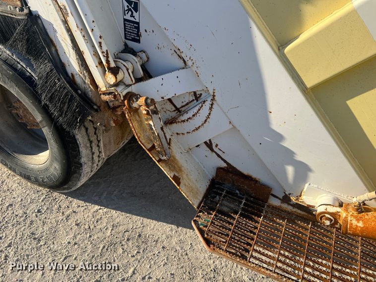 image for item MM9150 2002 Crane Carrier Low Entry  refuse truck