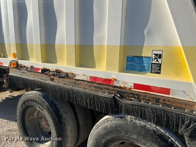 image for item MM9150 2002 Crane Carrier Low Entry  refuse truck