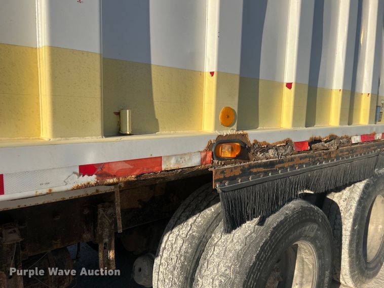 image for item MM9150 2002 Crane Carrier Low Entry  refuse truck