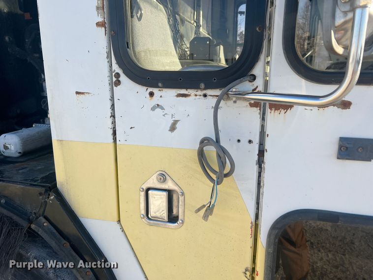 image for item MM9150 2002 Crane Carrier Low Entry  refuse truck