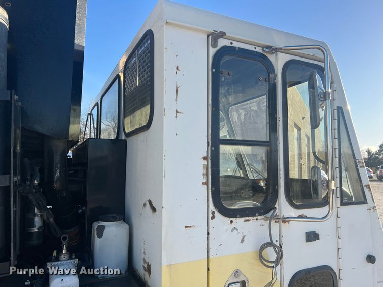 image for item MM9150 2002 Crane Carrier Low Entry  refuse truck