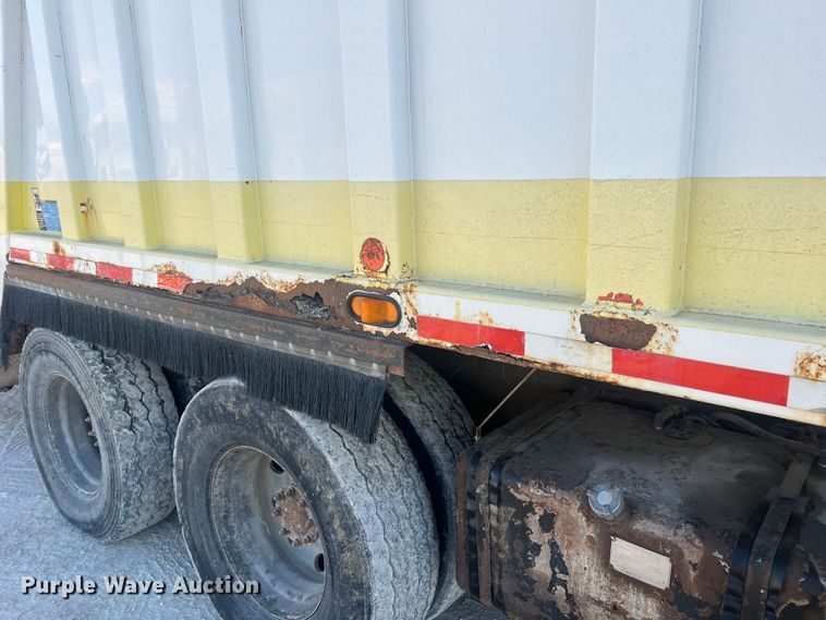 image for item MM9150 2002 Crane Carrier Low Entry  refuse truck