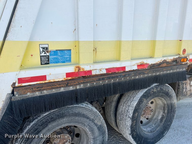 image for item MM9150 2002 Crane Carrier Low Entry  refuse truck