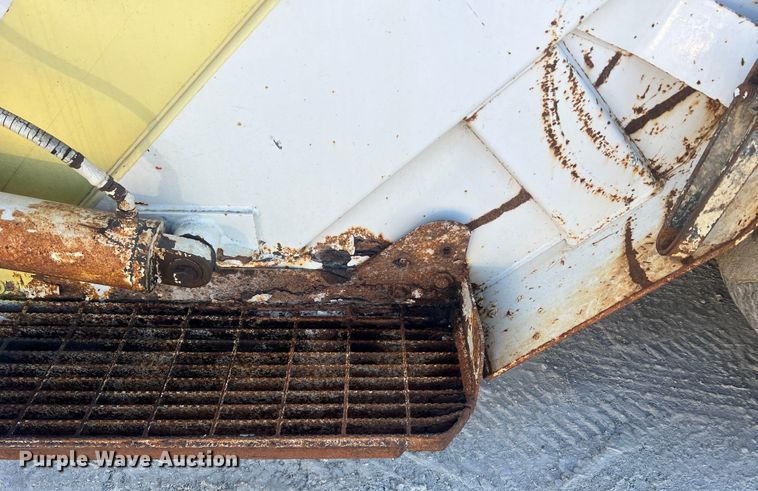 image for item MM9150 2002 Crane Carrier Low Entry  refuse truck