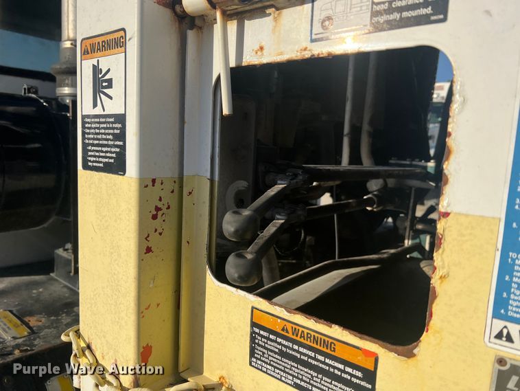 image for item MM9150 2002 Crane Carrier Low Entry  refuse truck