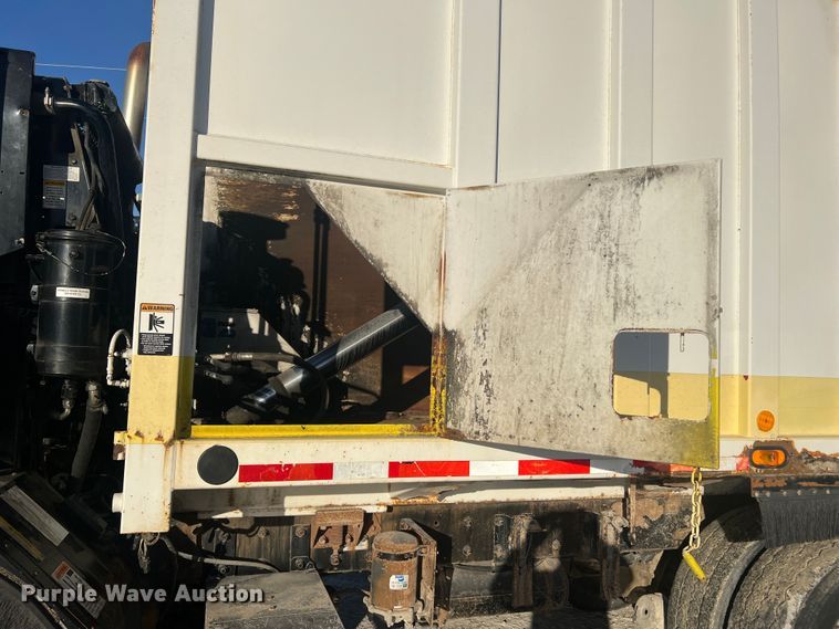 image for item MM9150 2002 Crane Carrier Low Entry  refuse truck