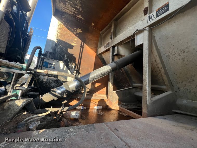 image for item MM9150 2002 Crane Carrier Low Entry  refuse truck