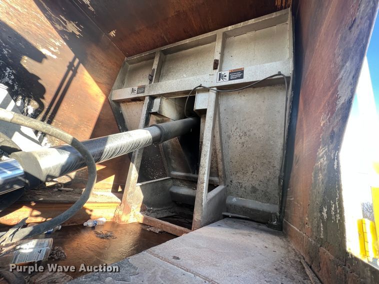 image for item MM9150 2002 Crane Carrier Low Entry  refuse truck