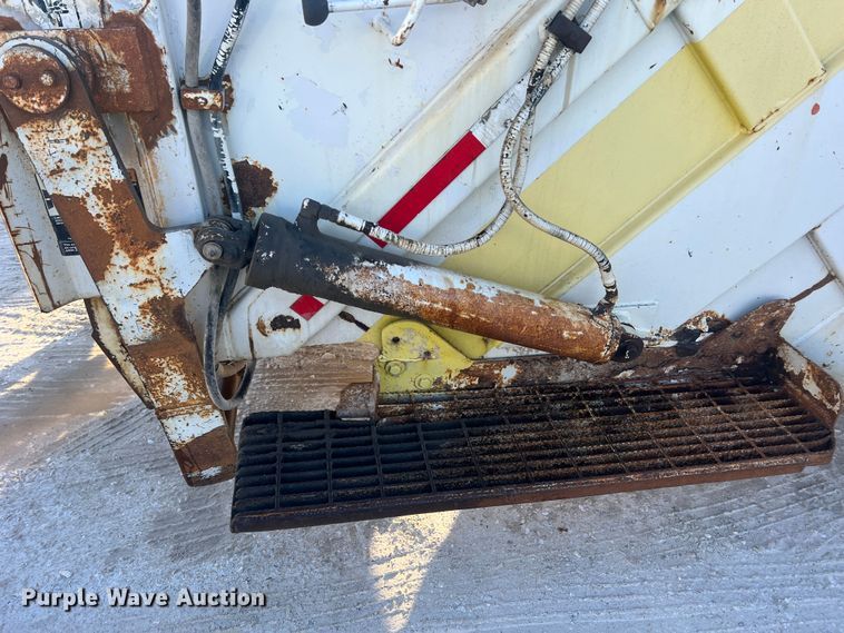 image for item MM9150 2002 Crane Carrier Low Entry  refuse truck