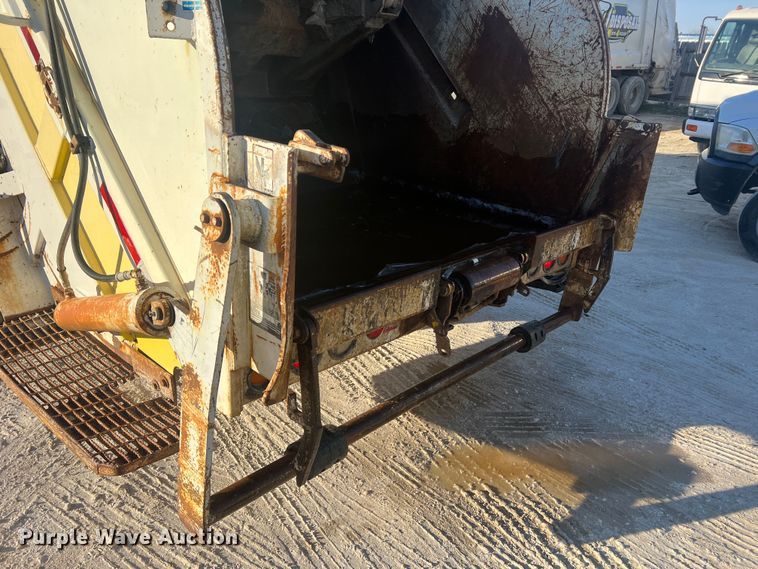 image for item MM9150 2002 Crane Carrier Low Entry  refuse truck