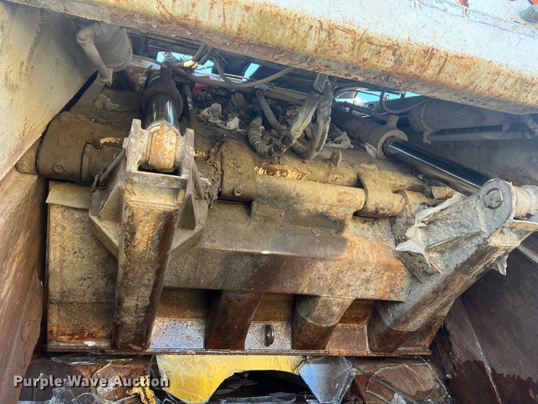 image for item MM9150 2002 Crane Carrier Low Entry  refuse truck