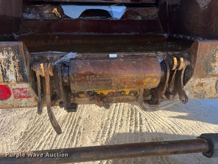 image for item MM9150 2002 Crane Carrier Low Entry  refuse truck