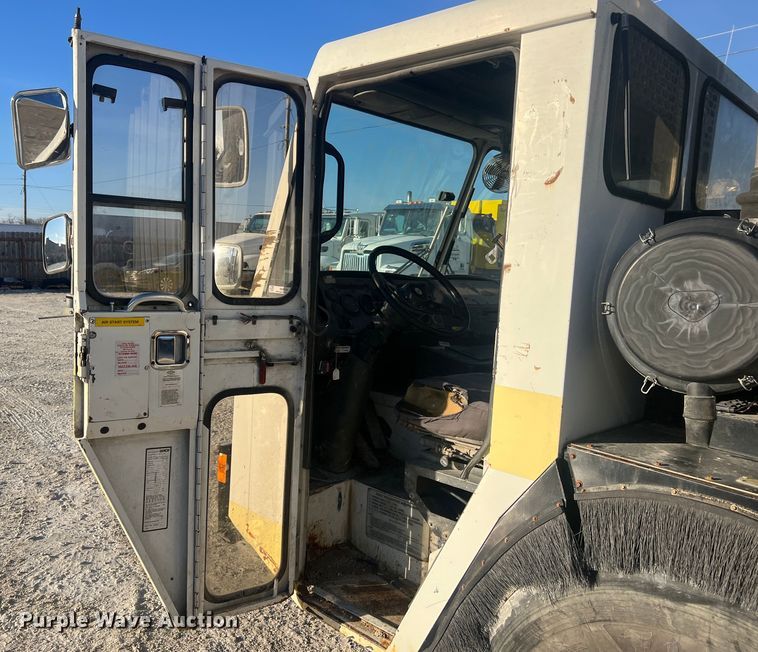 image for item MM9150 2002 Crane Carrier Low Entry  refuse truck