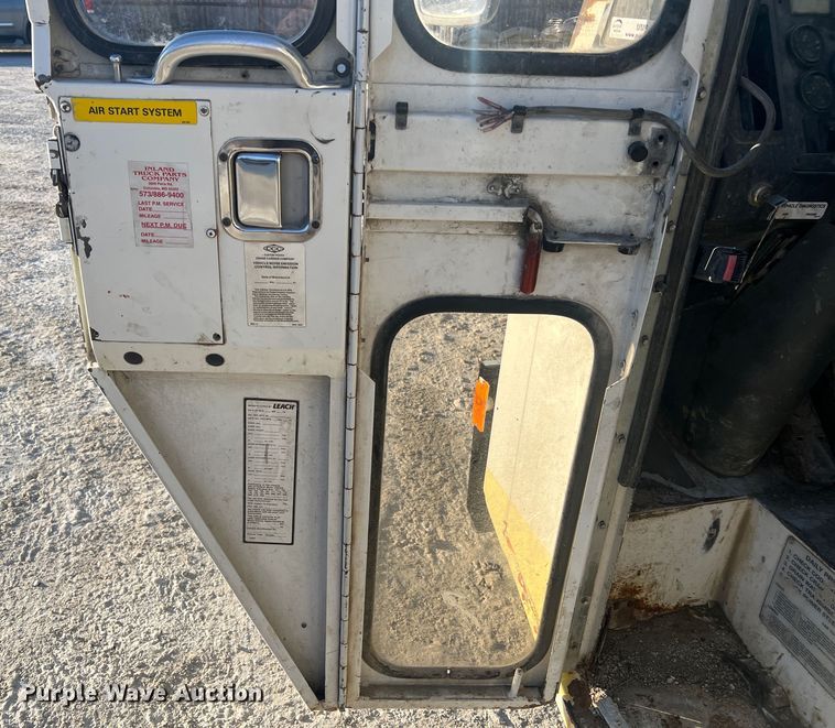 image for item MM9150 2002 Crane Carrier Low Entry  refuse truck