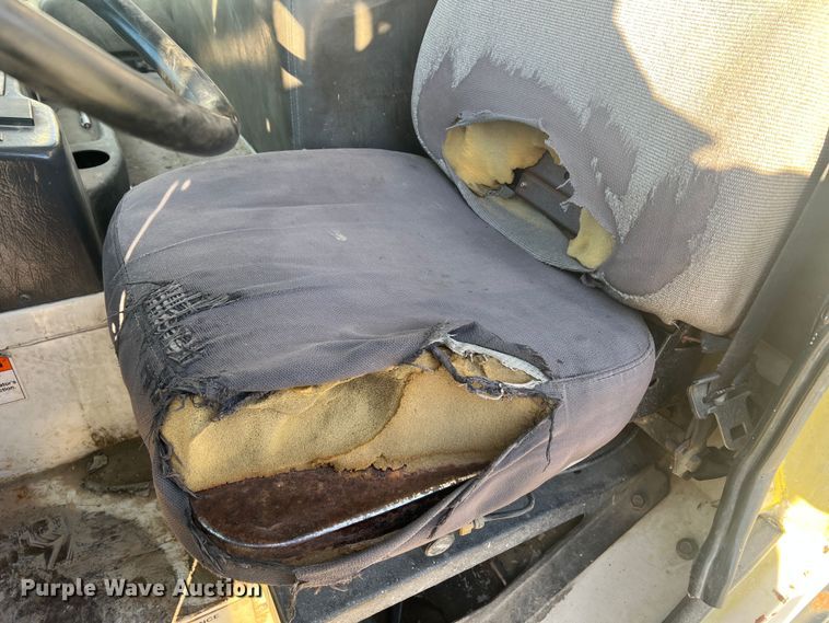 image for item MM9150 2002 Crane Carrier Low Entry  refuse truck