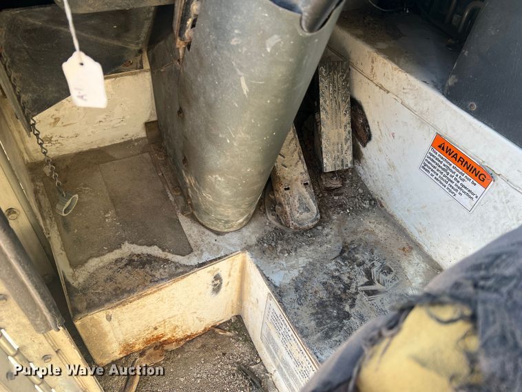 image for item MM9150 2002 Crane Carrier Low Entry  refuse truck