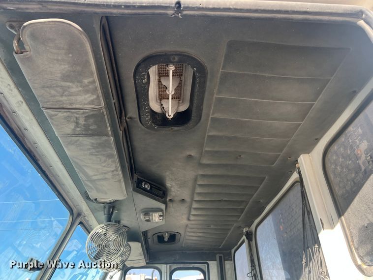 image for item MM9150 2002 Crane Carrier Low Entry  refuse truck