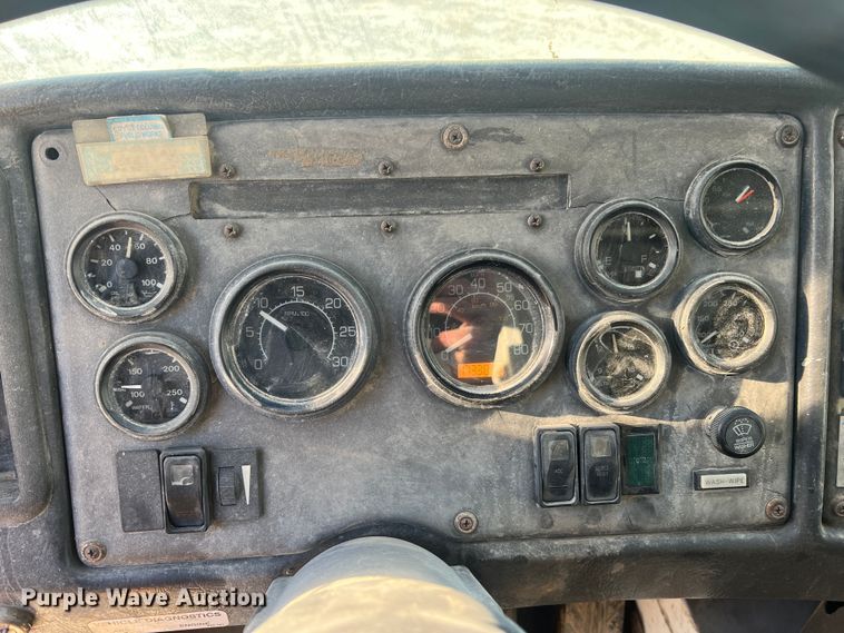 image for item MM9150 2002 Crane Carrier Low Entry  refuse truck