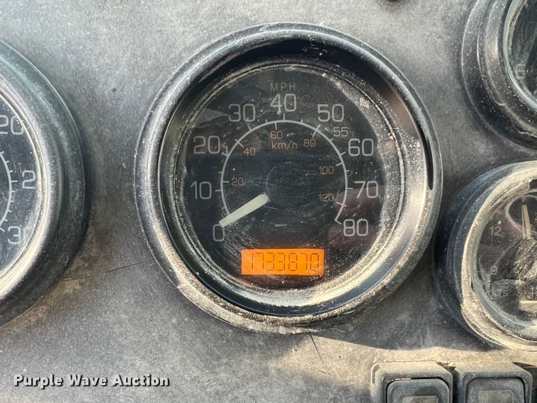 image for item MM9150 2002 Crane Carrier Low Entry  refuse truck