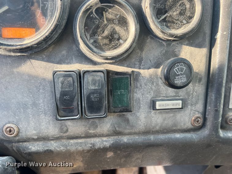 image for item MM9150 2002 Crane Carrier Low Entry  refuse truck