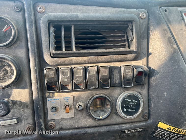 image for item MM9150 2002 Crane Carrier Low Entry  refuse truck