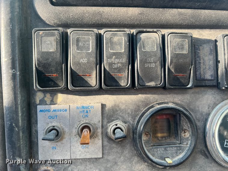 image for item MM9150 2002 Crane Carrier Low Entry  refuse truck