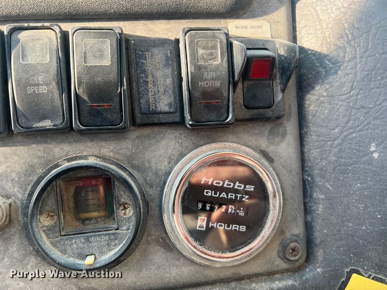 image for item MM9150 2002 Crane Carrier Low Entry  refuse truck