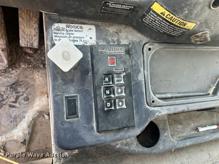 image for item MM9150 2002 Crane Carrier Low Entry  refuse truck