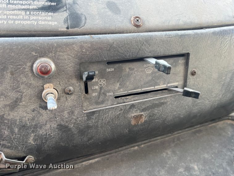 image for item MM9150 2002 Crane Carrier Low Entry  refuse truck