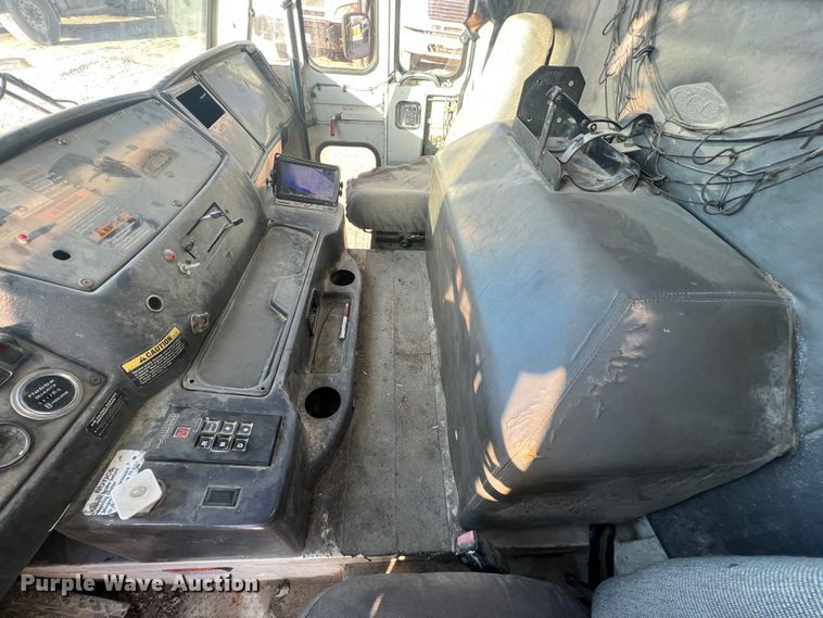 image for item MM9150 2002 Crane Carrier Low Entry  refuse truck