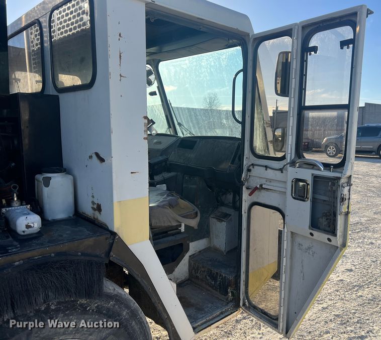 image for item MM9150 2002 Crane Carrier Low Entry  refuse truck