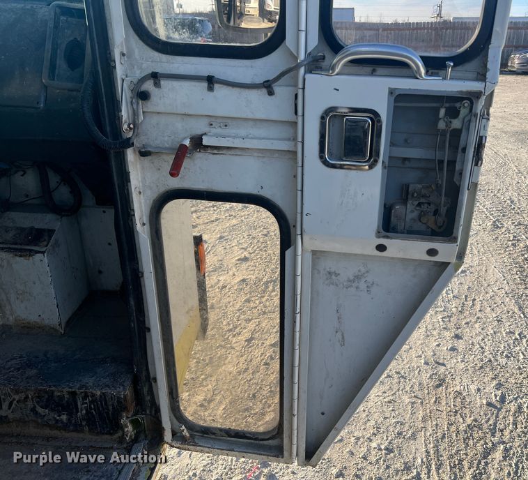 image for item MM9150 2002 Crane Carrier Low Entry  refuse truck