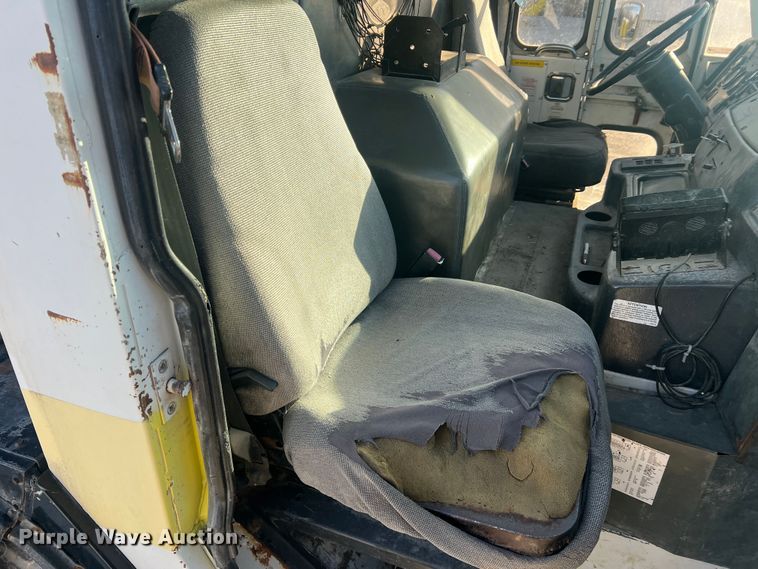 image for item MM9150 2002 Crane Carrier Low Entry  refuse truck