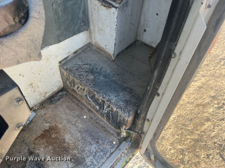 image for item MM9150 2002 Crane Carrier Low Entry  refuse truck