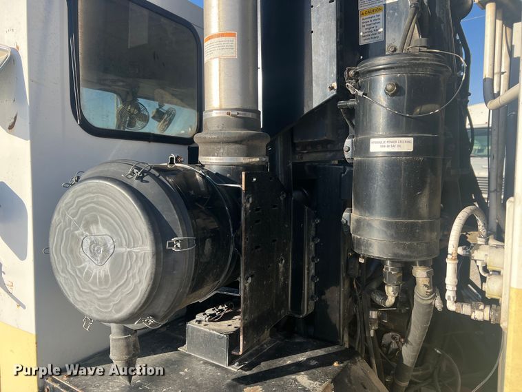 image for item MM9150 2002 Crane Carrier Low Entry  refuse truck