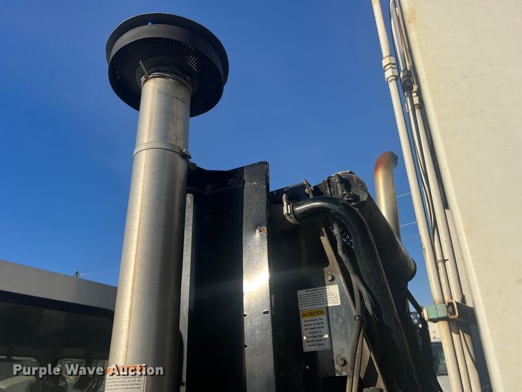 image for item MM9150 2002 Crane Carrier Low Entry  refuse truck