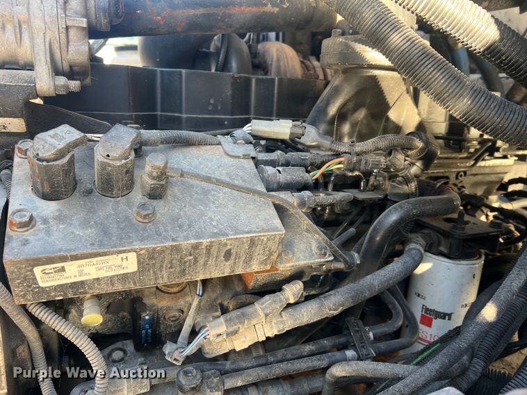 image for item MM9150 2002 Crane Carrier Low Entry  refuse truck