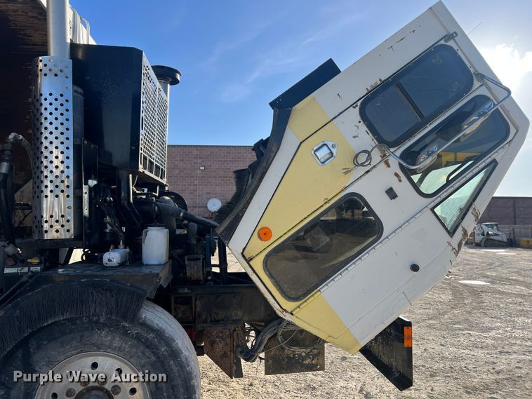 image for item MM9150 2002 Crane Carrier Low Entry  refuse truck