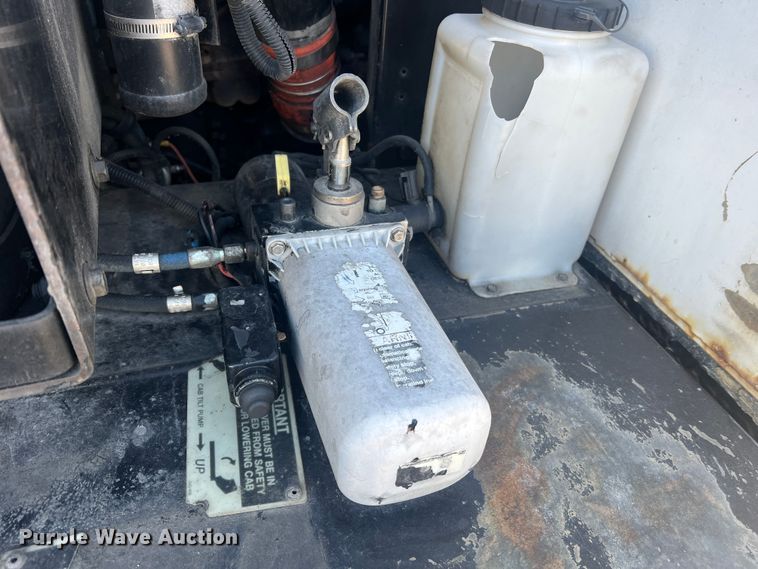 image for item MM9150 2002 Crane Carrier Low Entry  refuse truck